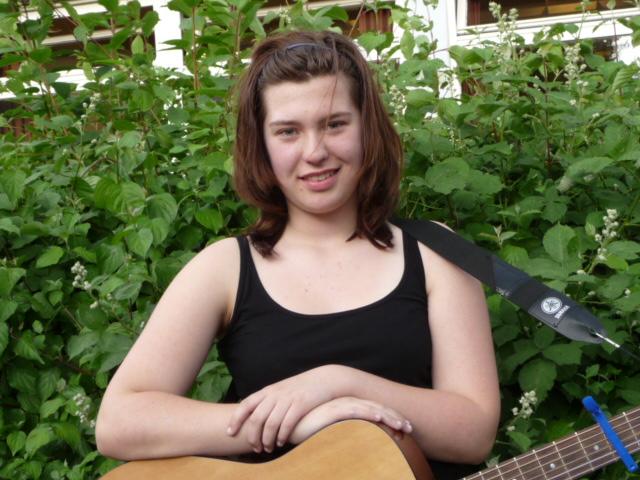 Gesang und Gitarre Realize.JPG
